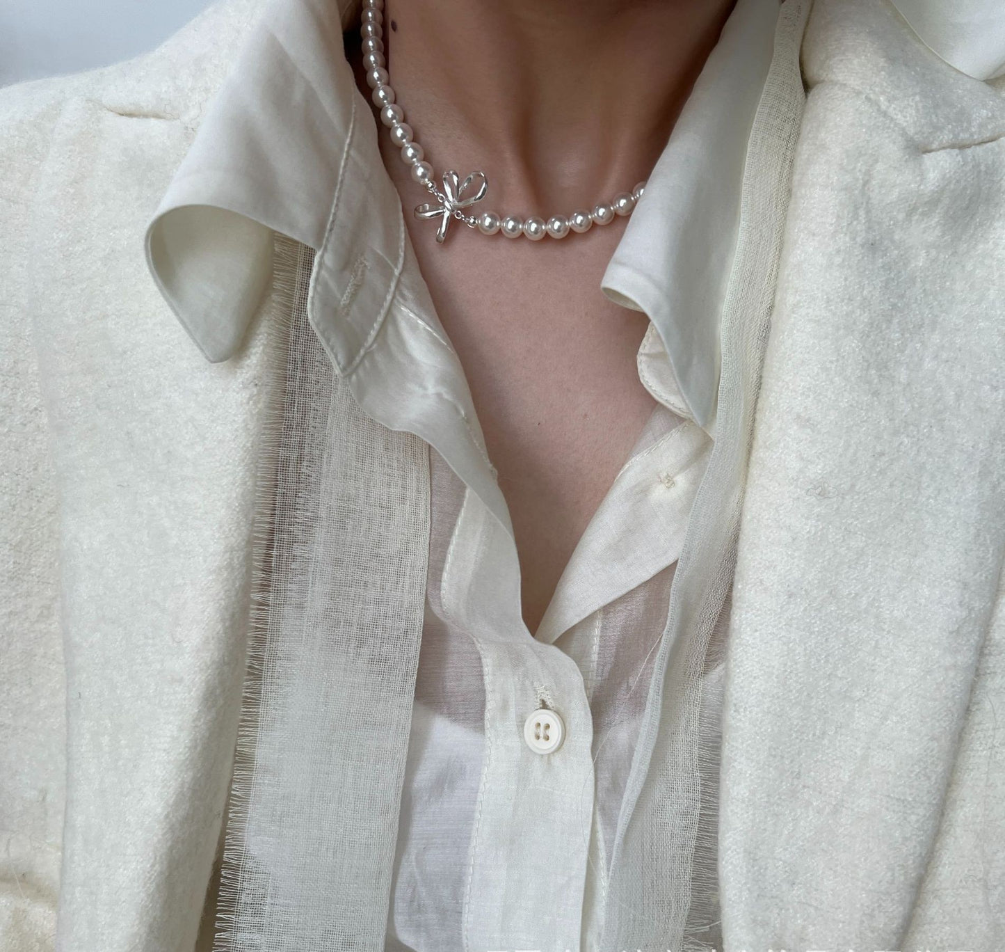 Silver ribbon pearl necklace